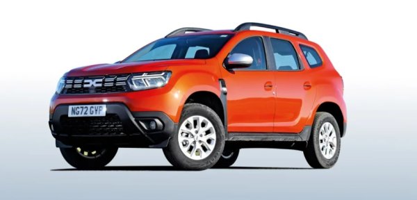 SUV, който съчетава изключителна стойност за парите и полезност, с приличен комфорт и удобство. Всичко това е допълнено с няколко ненужни украшения в модния сегмент на автомобилния пазар.

Собствениците хвалят най-силно съотношението цена/качество, където румънецът оглавява таблицата. Но това не е единственото му предимство, тъй като респондентите също оценяват простото оформление, което имат копчетата за климатичните настройки и сензорния екран. Контролите на Duster са на първо място за лекота на използване, с второ или трето място за телефонна връзка, климатичен контрол, сателитна навигация и аудио системи.

Други области, в които Duster превъзхожда, са неговият много просторен багажник, който е класиран на трето място, мястото за съхранение на вещи в кабината на второ и пълната видимост от седалката на водача - на четвърта позиция. Пространството за краката на задните седалки завършва силно  - 12-то позиция. 

Анкетираните също дават второ място за реакция на кормилното управление, седмо за качество на возене и общо 12-то за удоволствие от шофирането. Достоен шампион за 2024 г.!
